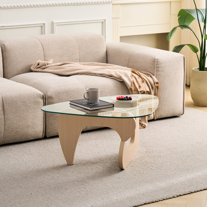 Petite table basse en verre avec finition brun noyer, profondeur de 34,91 po, parfaite pour les pièces compactes Base en bois massif et verre transparent, esthétique Mid-Century, superbe présentation