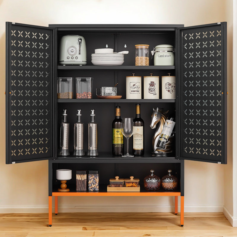 Armoire à chaussures de rangement flexible, portes doubles grillagées avec tablettes amovibles et base surélevée pour une meilleure ventilation