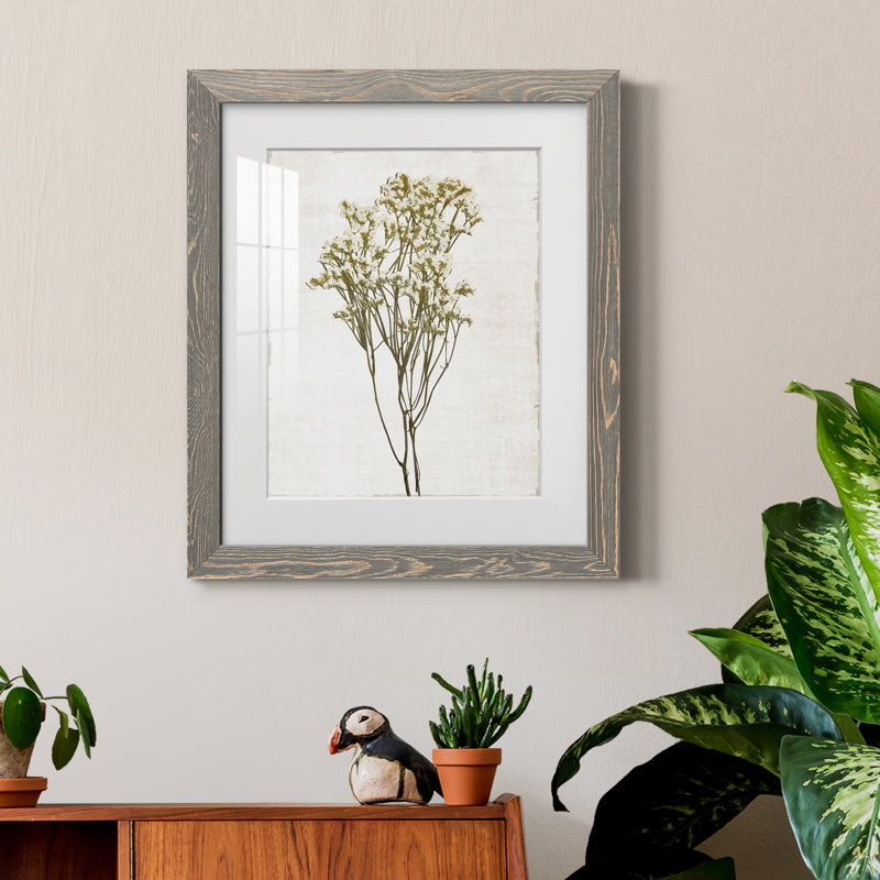 Farmhouse Pressed Flower II - peinture encadrée, H 20 po x l 17 po x P 1,5 po, Encadré gris
