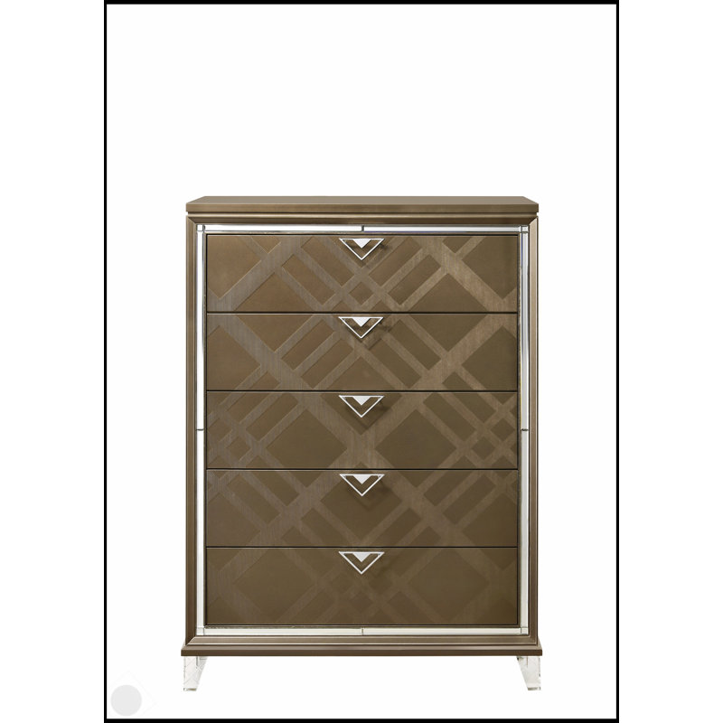 Commode 5 tiroirs Skylar au fini champagne foncé avec façades en relief et bordure biseautée en miroir, parfaite pour les chambres à coucher modernes