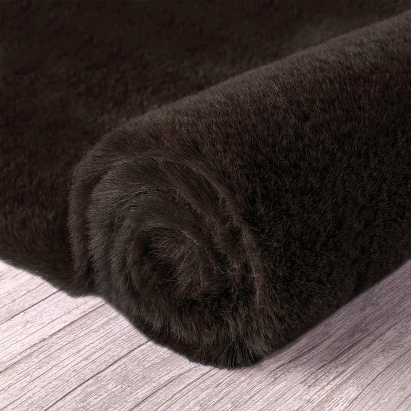 Haitham Faux Fur Washable Indoor Rug, Novelty 2' x 6'