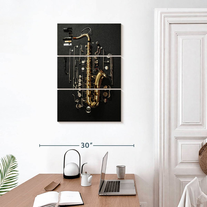 Abarca joue du saxophone, H 32 po x l 20 po