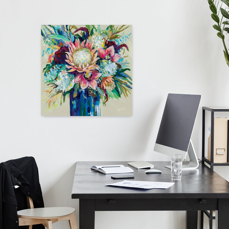 Bouquet contemporain Marias sur fond gris chaud avec art turquoise, H 18 po x l 18 po