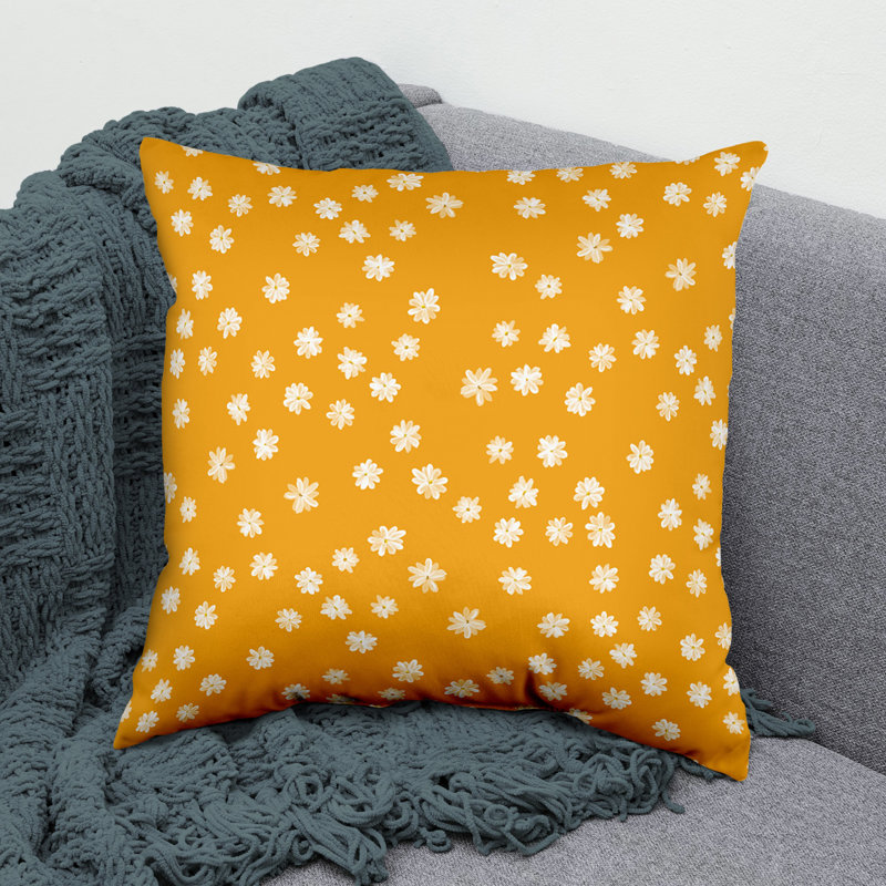 Coussin double face peint fleurs blanches moutarde