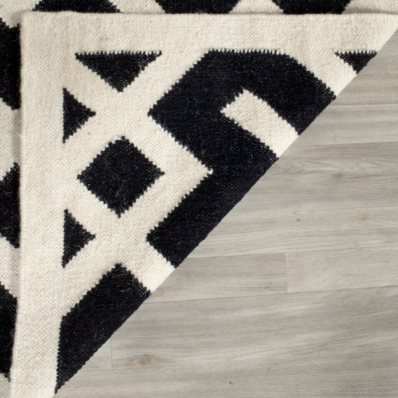 Nilufer Geometric Wool Hand Woven Area Rug, Rectangle 183 x 274 cm