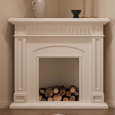 Foyer autoportant en bois massif beige