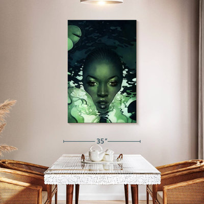 Leisha, femme verte dans une eau sombre