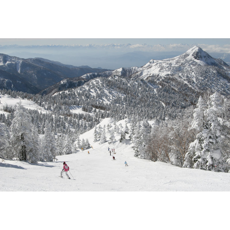 «Winter Ski Resort» par Naran - photographie sur toile tendue, L 36 po x H 24 po