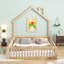 Charmant lit plateforme en bois pleine grandeur avec garde-corps, parfait pour les chambres d'enfants et un décor créatif-531694395