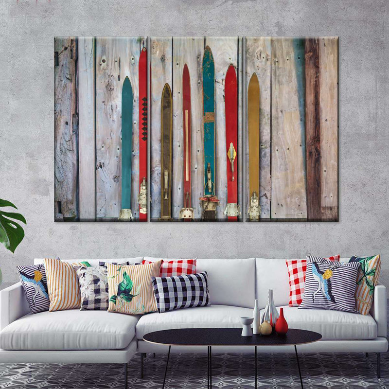 «Colorful Rustic Skis», reproduction d'art sur toile, H 48 po x l 74 po x P 1,25 po