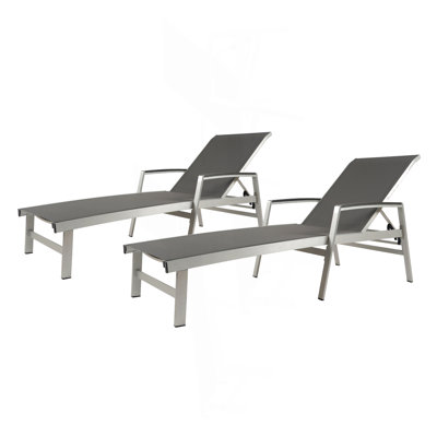 CHAISE LUNGE