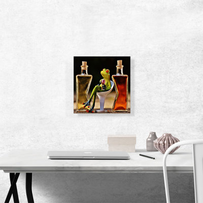 Bottles Frog - reproduction de photo sur toile tendue