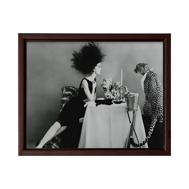 Diner avec un guépard, Poster, 12"H x 16"W, Brown Framed