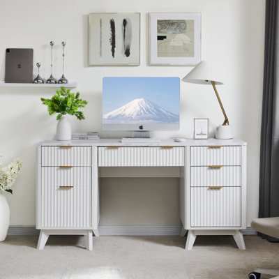 Bureau de direction cannelé de 152 cm (60 po) avec station de recharge et tiroir à dossiers suspendus