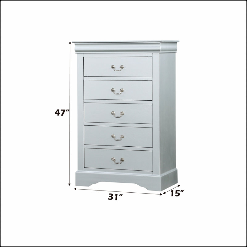 Commode Louis Philippe à finition platine avec cinq tiroirs spacieux et une fabrication durable pour un rangement élégant
