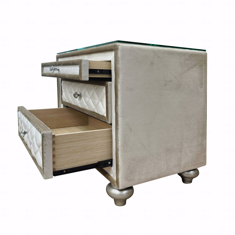 Table de chevet beige en velours