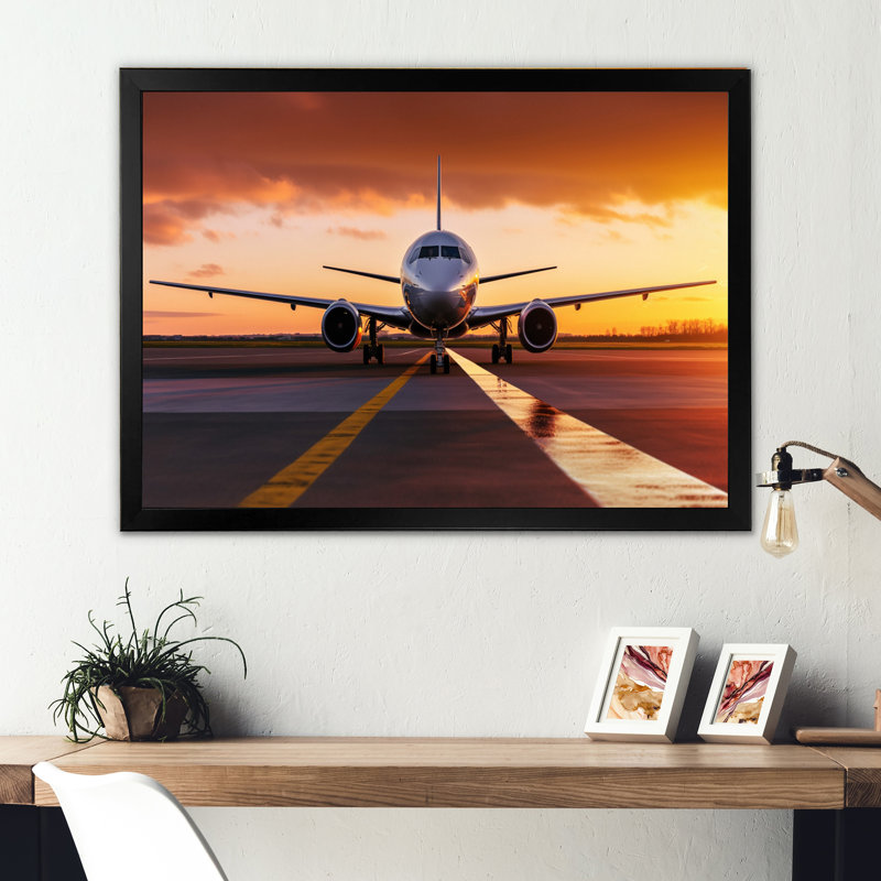 Avion au coucher du soleil II - décoration murale transport, H 34 po x l 44 po x P 1,5 po, Cadre simple noir