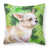 Chihuahua avec la patte en l'air