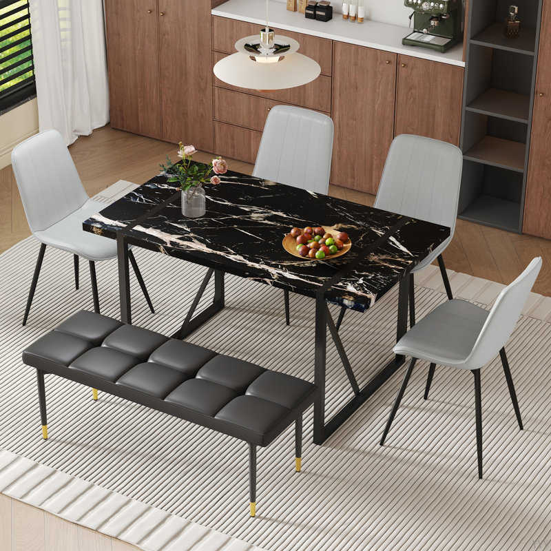 Ensemble de table et de chaises. Ensemble de table de salle à manger en MDF à motif de marbre moderne - 55 po x 31,4 po avec chaises de salle à manger en polyuréthane à coussin de siège allongé et 1 banc, un choix de luxe subtil pour les maisons modernes.