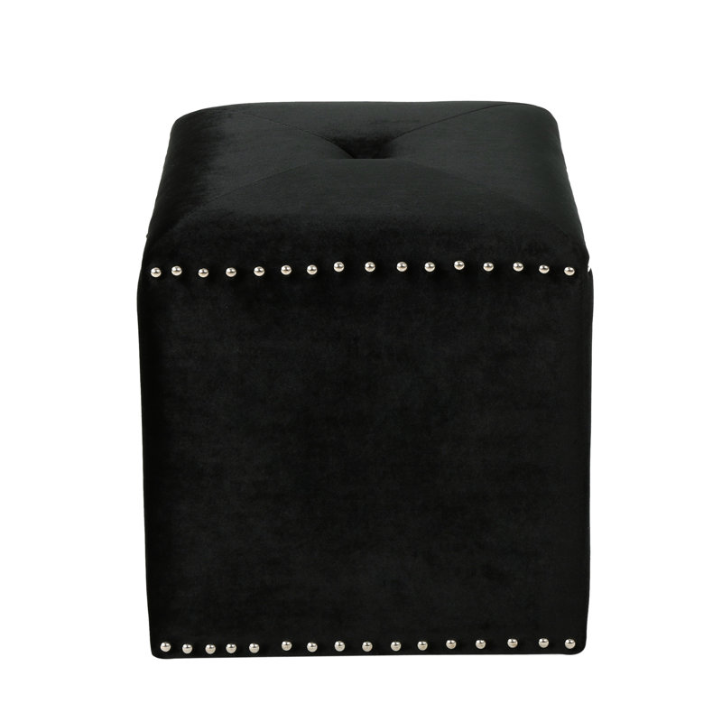 Velours carré noir avec coussin et rebord clouté élégant - rembourrage confortable de 16,5 po x 17 po
