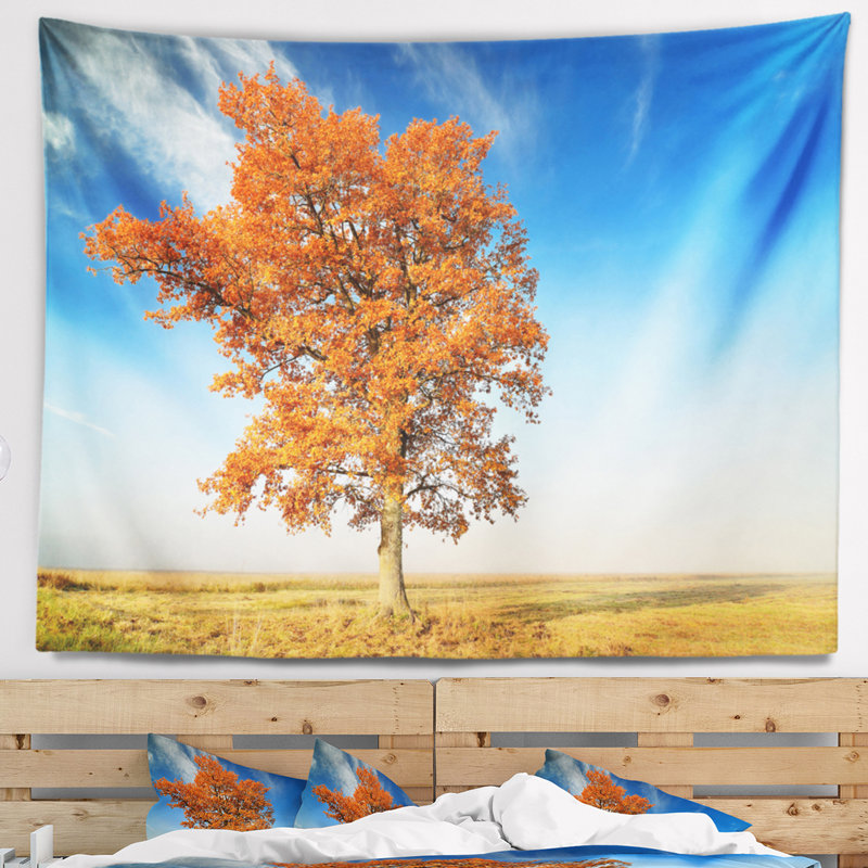 Paysage avec tapisserie d'arbre d'automne solitaire, H 50 po x l 60 po