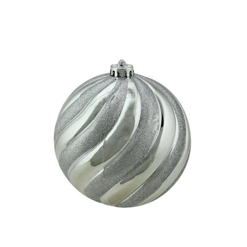 Ornement boule de Noël argentée incassable à 2 finitions 5,5 po (140 mm)