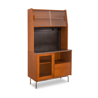 Armoire en acier inoxydable de style médiéval