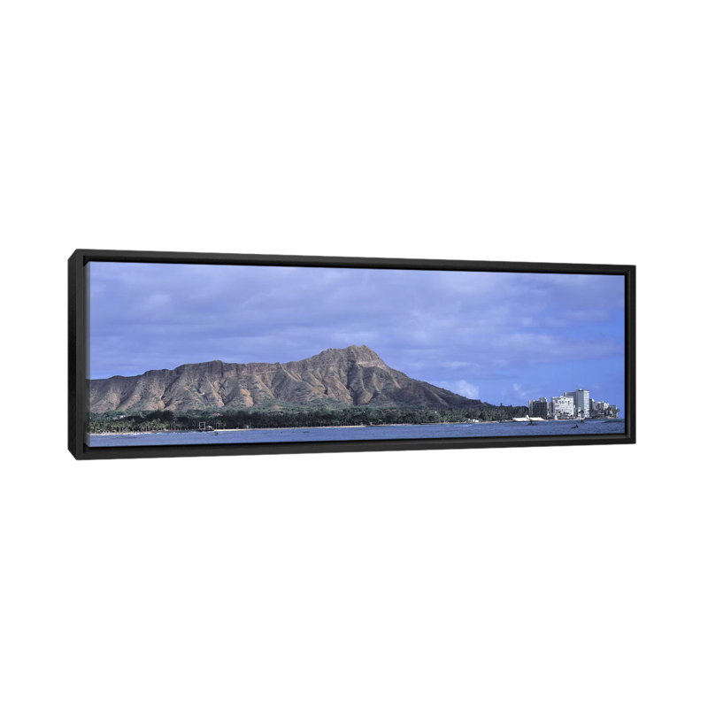 Immeubles avec une montagne à l’arrière-plan, diamond head, honolulu, oahu, hawaii, usa-reproduction de photo sur toile enroulée