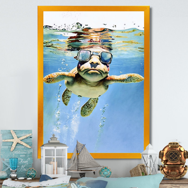 Tortue avec des lunettes dans l'océan I - reproduction sur toile, L 12 po x H 20 po, Impression dorée sur toile encadrée