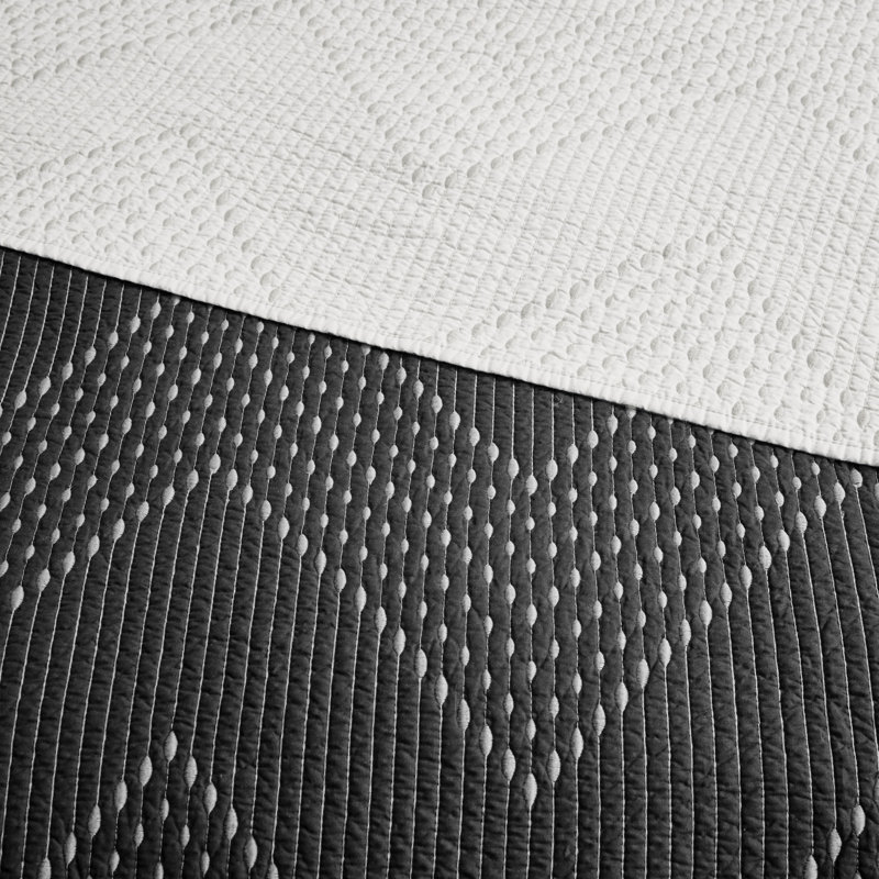Black Cotton Reversible Chevron Full Quilt Set