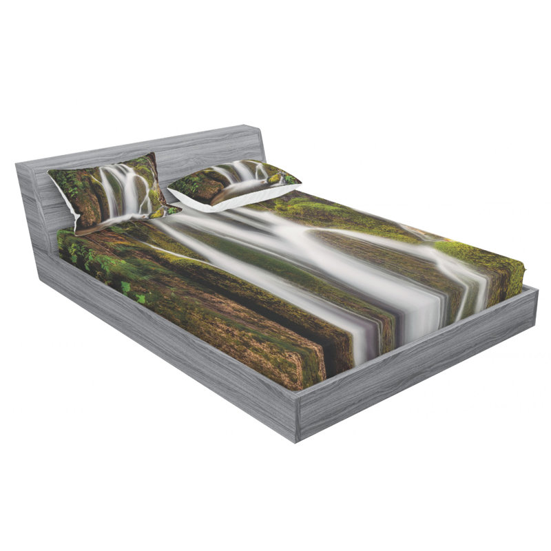 Ensemble de draps Epic Waterfall Down The Cliff Deep in Forest, Taie d'oreiller taille double