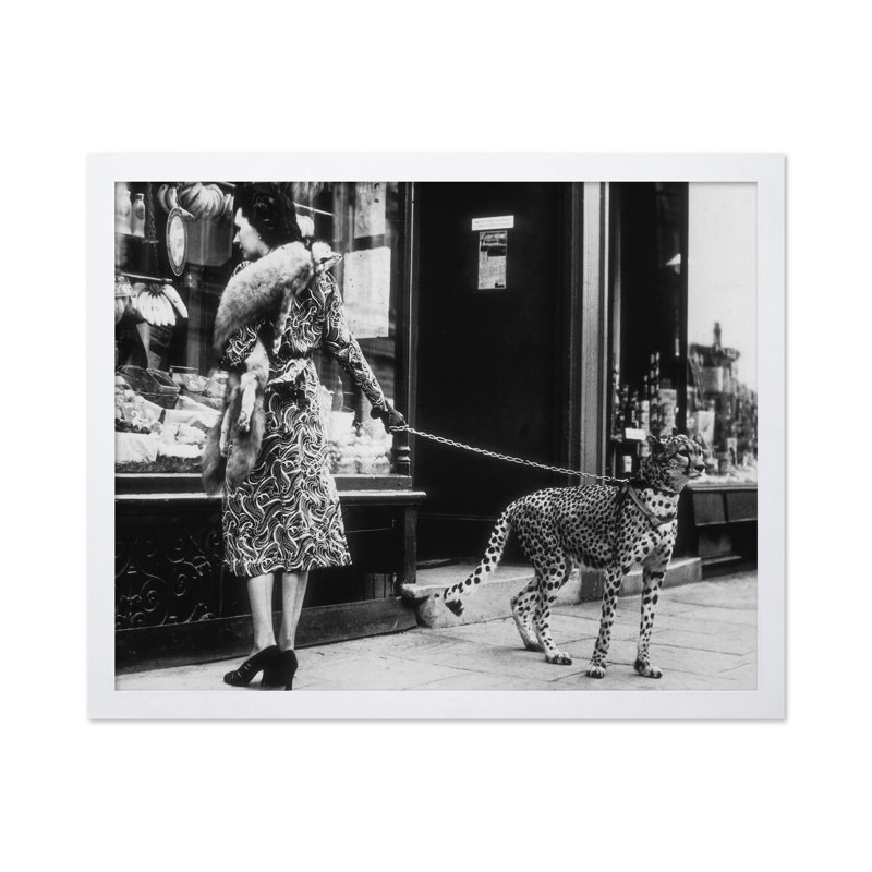 Femme élégante avec guépard, Affiche, Encadrement blanc, H 16 po x l 20 po