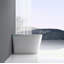 Toilette intelligente de luxe intelligente avec pulvérisateur d'eau chaude et sécheuse instantanées, fonction de chasse d'eau automatique / capteur de pied, siège de bidet chauffé à température ajustée, affichage à DEL blanc