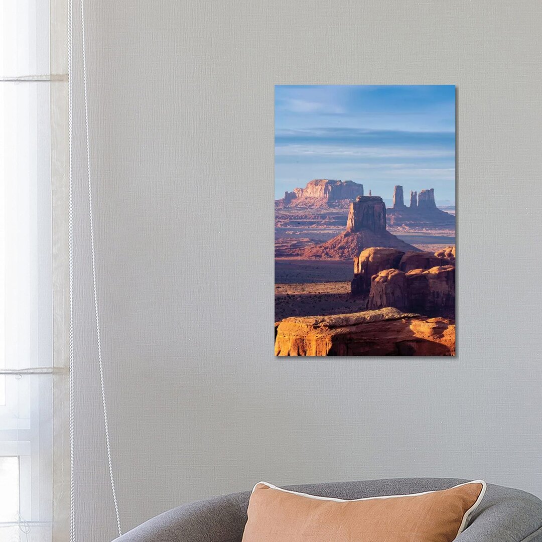 Hunts Mesa Navajo Tribal Park Sunrise III von Susanne Kremer - Galerie-verpackte Leinwand Giclée