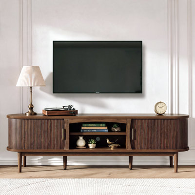 Meuble télé moderne de style Mid-Century avec prises électriques - Console multimédia à portes coulissantes cannelées pour téléviseurs de 90 pouces