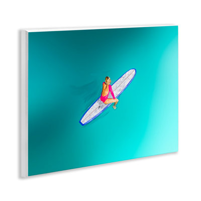 «Sitting on Peaceful Surfboard» par Amelia Noyes