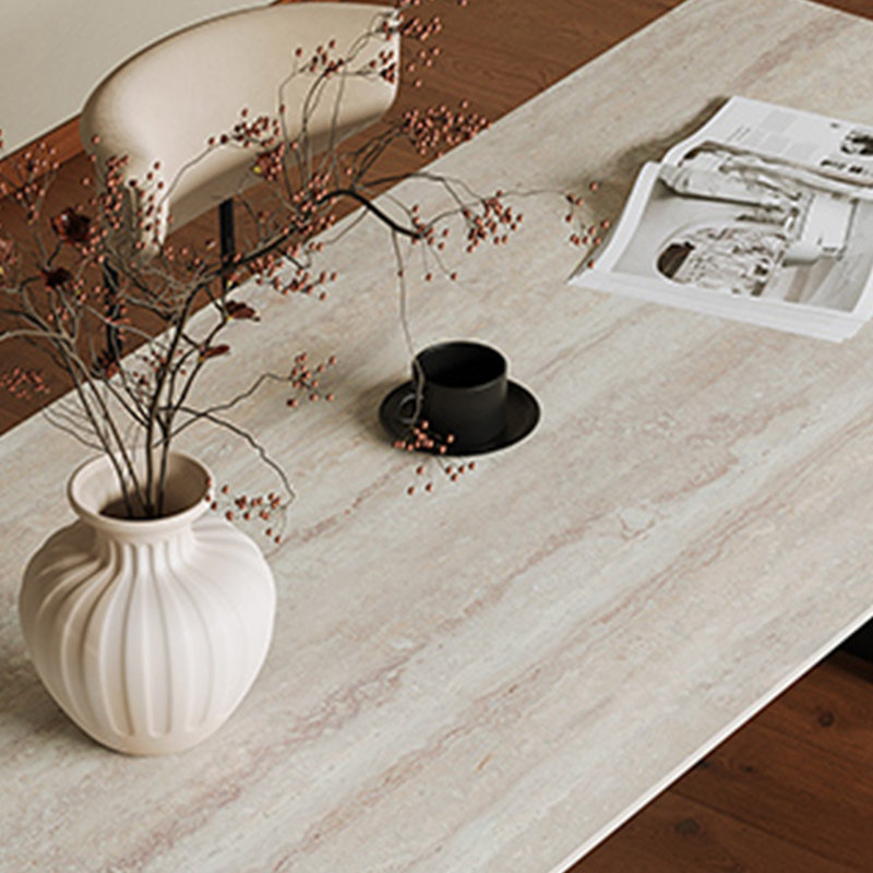 Table et chaises de style moderne
