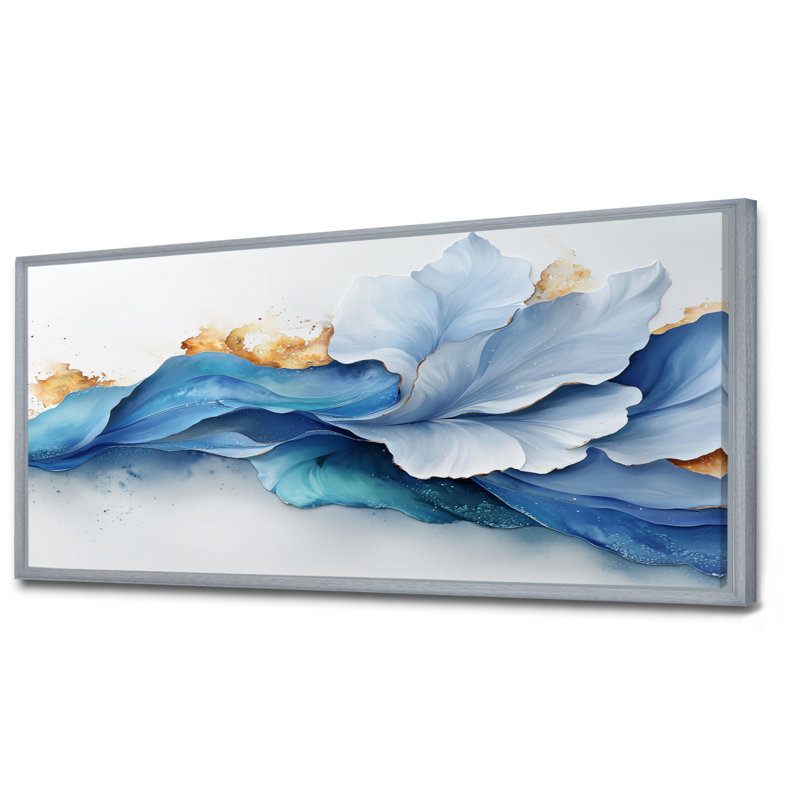 Océan bleu délicat pétales floraux II - fleurs abstraites, art mural, H 28 po x l 60 po, Impression encadrée flottante