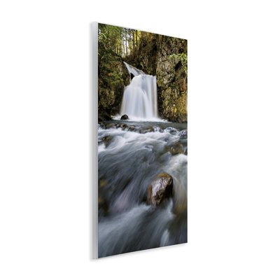 Plaque murale en cascade d'eau fraîche, design par Sean Greenough