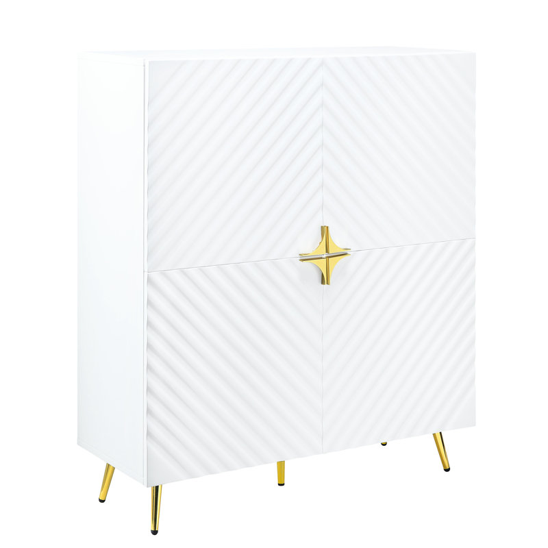 Armoire décorative blanche brillante avec élément décoratif ornemental gracieux