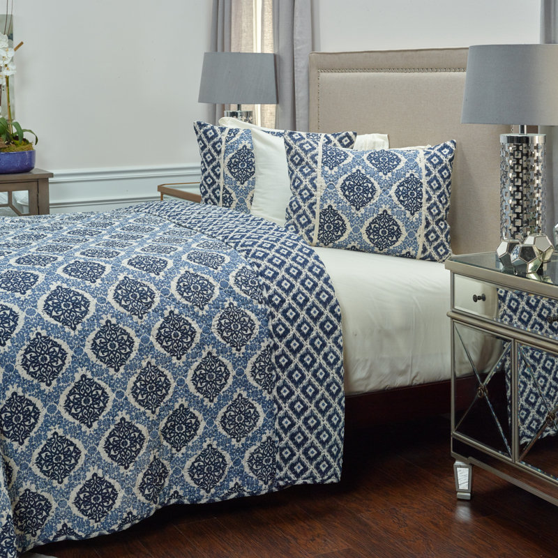 King Ivory and Blue Reversible Cotton Quilt Set