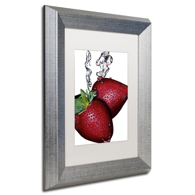 « fraise splash ii », impression sur toile encadrée, H 14 po x l 11 po x P 0,5 po