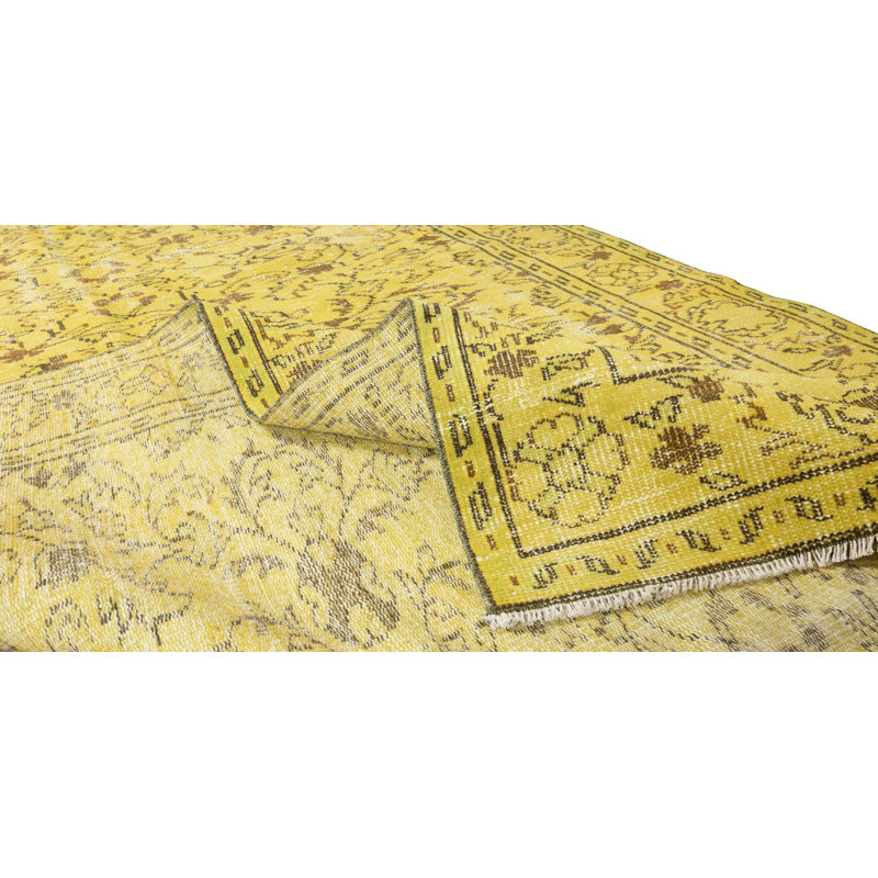 Tapis jaune surteint à motif floral 5,6 x 9 pi avec tapis turc recyclé fait à la main