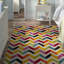 Tapis multicolore à chevrons-33651670