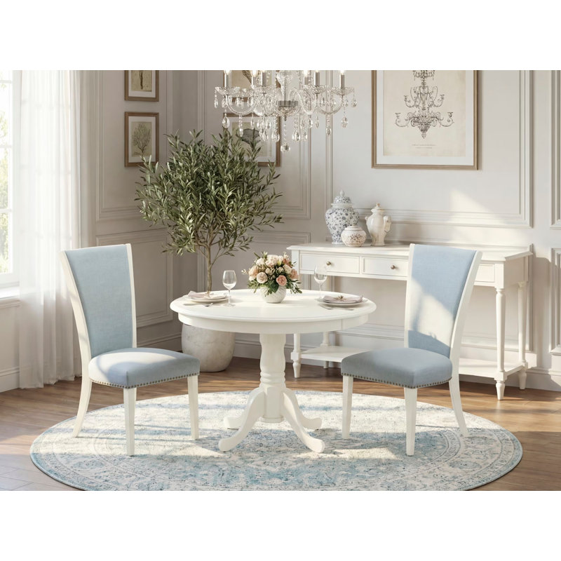 L'ensemble 3 pièces de table de cuisine et chaises comprend une table de salle à manger ronde avec piédestal et 2 chaises Parson en tissu bleu bébé, lin blanc