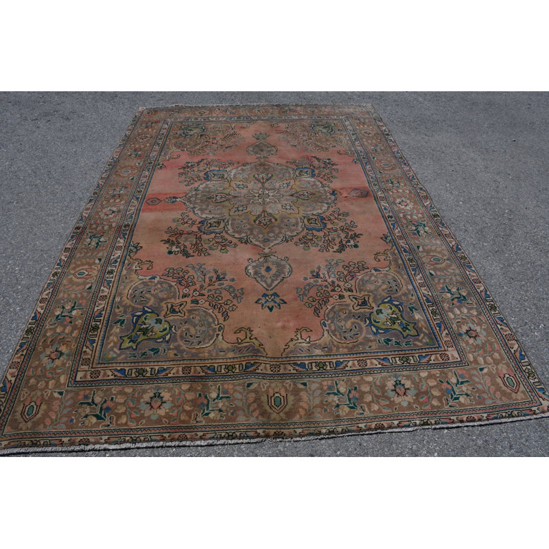 Tapis turc rétro fabriqué à la main avec un décor bohémien unique et un motif de médaillon floral brun / rose