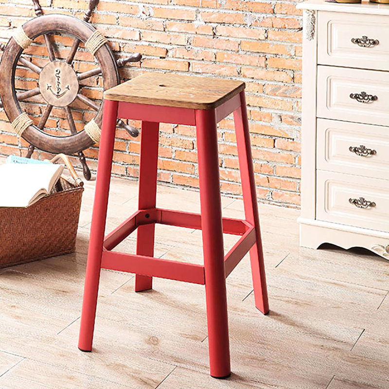 Tabouret de bar en rouge naturel et brillant avec supports en métal pour chambre à coucher, Rouge