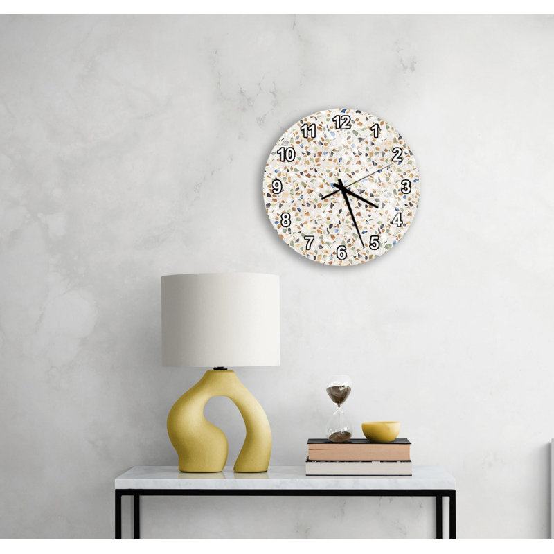 Horloge murale Terrazzo, motif de pierre beige moderne, montre à chiffres romains en verre trempé, décor de cuisine unique, grande montre ronde