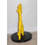 Statue en résine jaune pastel sur base en métal noir 20 "x 20" x H 31 "Collection Nifao