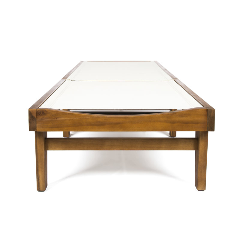 Chaise longue en maille blanche et bois résilient avec soleil